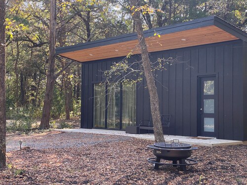 Charming Studio style 1-bedroom cabin in Bonham