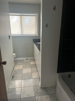Dusche, Handtücher, Toilettenpapier