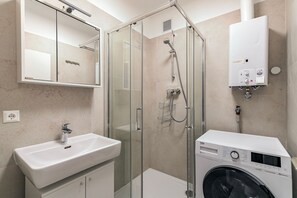 ヘアドライヤー、タオル