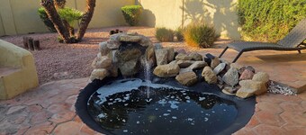 Golfer's retreat with entertainers backyard-includes golfcart