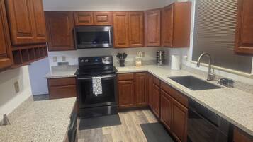 Mikroaaltouuni, uuni, liesi, astianpesukone