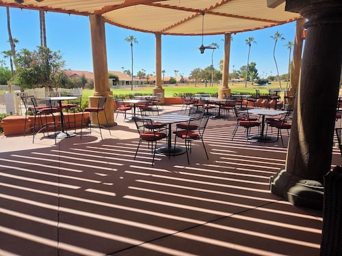 Golfer's retreat with entertainers backyard-includes golfcart