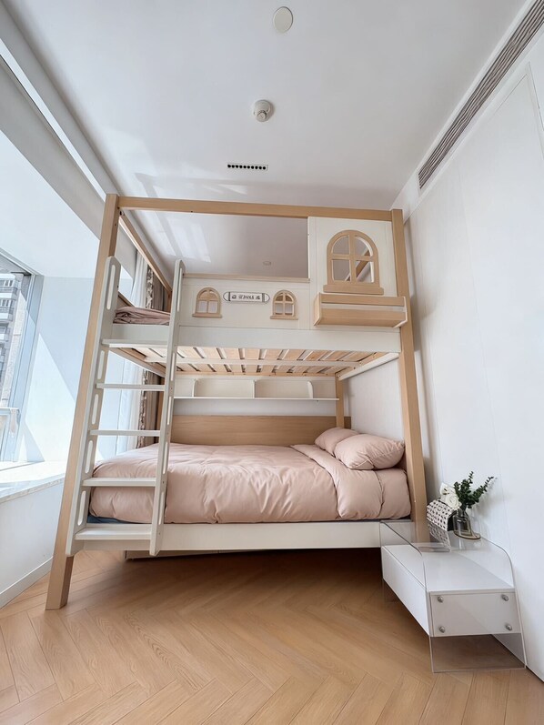 Blackout curtains, free WiFi