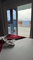 Espacio para trabajar con laptop y wifi gratis 
