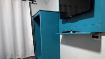Espacio para trabajar con laptop y wifi gratis
