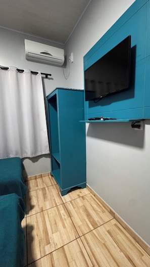 Standard Double or Twin Room | Laptop workspace, free WiFi