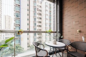 Family Suite | Desk, laptop workspace, free WiFi