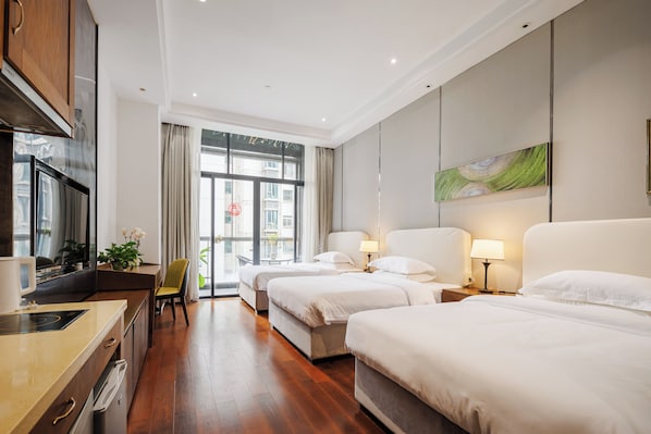 Family Suite | Desk, laptop workspace, free WiFi