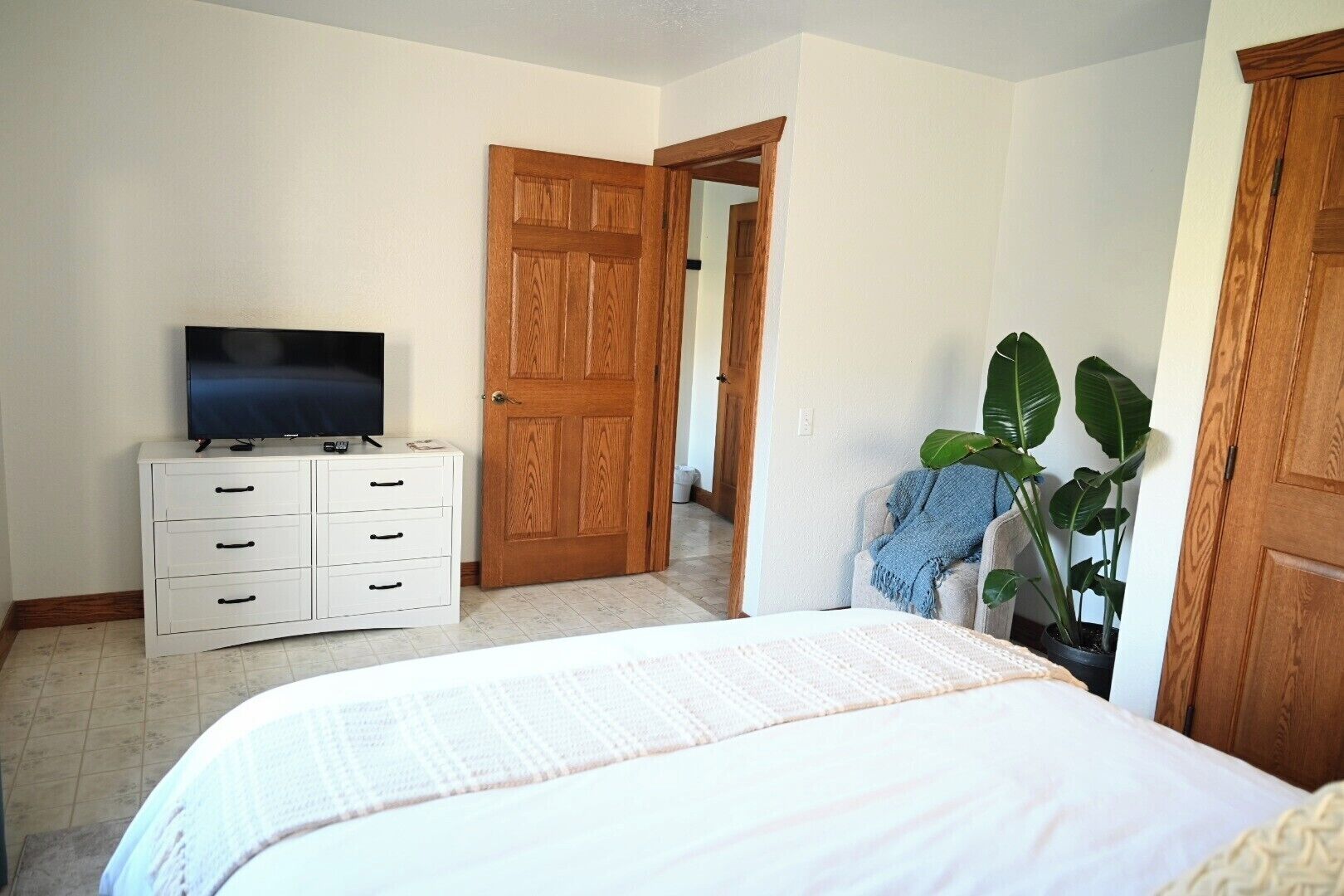 2 bedrooms, WiFi, bed sheets, wheelchair access
