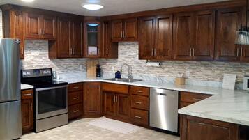 Micro-ondas, fogão, cooktop, lava-louças