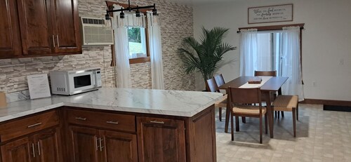 Cozy 2-bedroom home in Winesburg, holmes county ohio