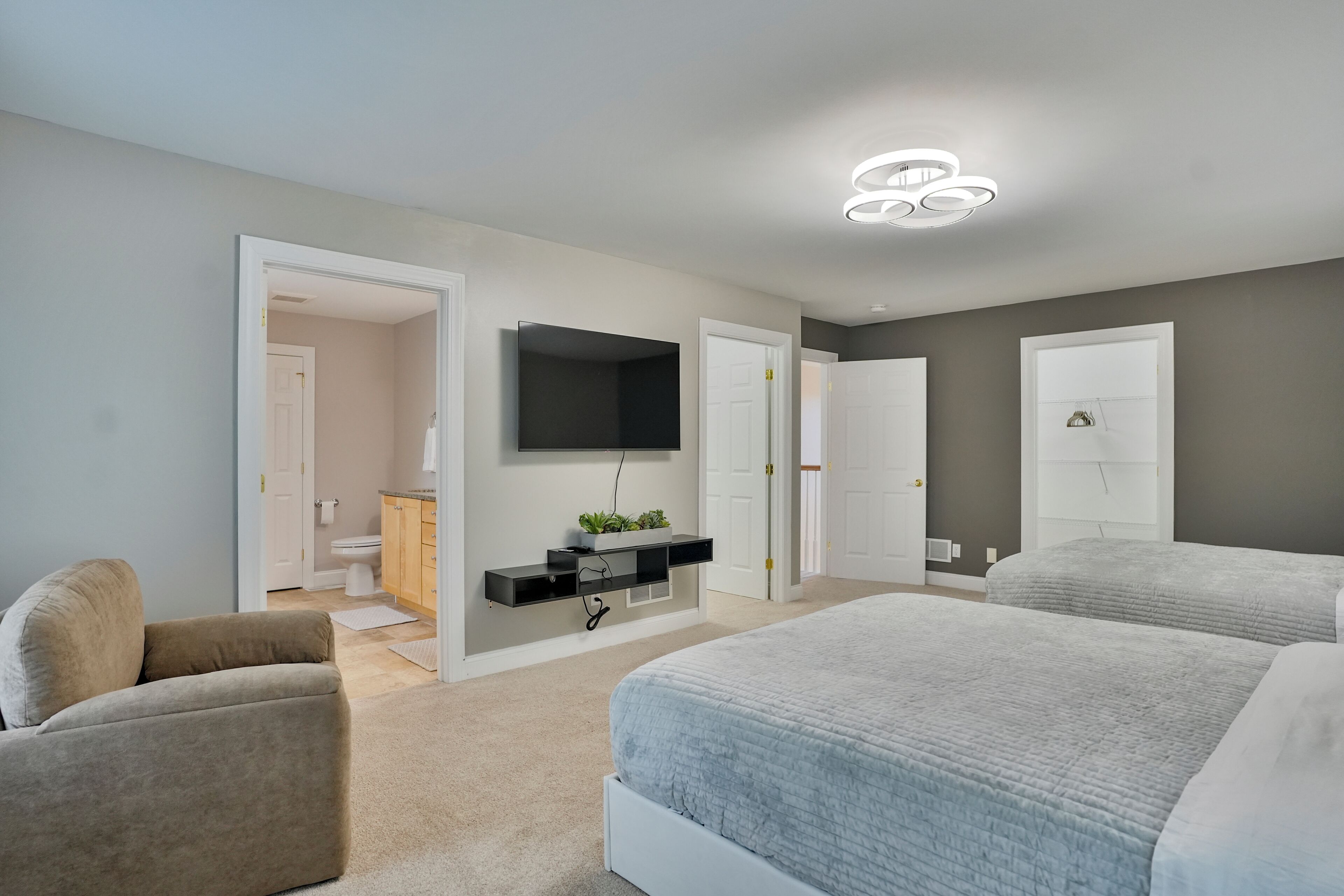 4 chambres, fer et planche à repasser, Wi-Fi, draps fournis
