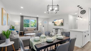 Interior - Upscale | Old Town Views | 3BD Lux (Alexandria)
