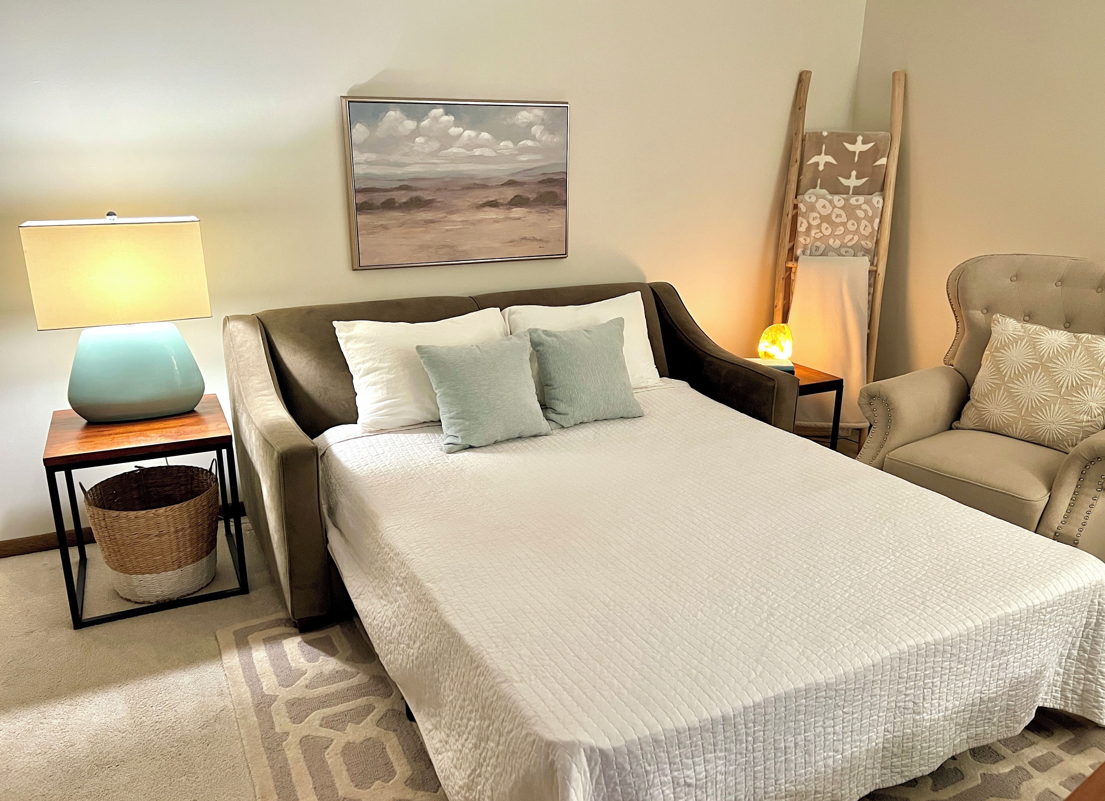 3 bedrooms, iron/ironing board, WiFi, bed sheets