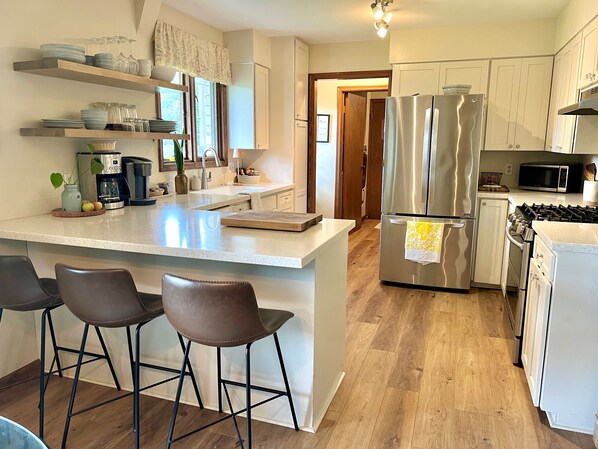 Mikrowelle, Ofen, Herdplatte, Geschirrspüler