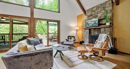 Fairytale cabin located in North Raleigh...