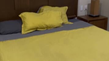 2 bedrooms, iron/ironing board, WiFi
