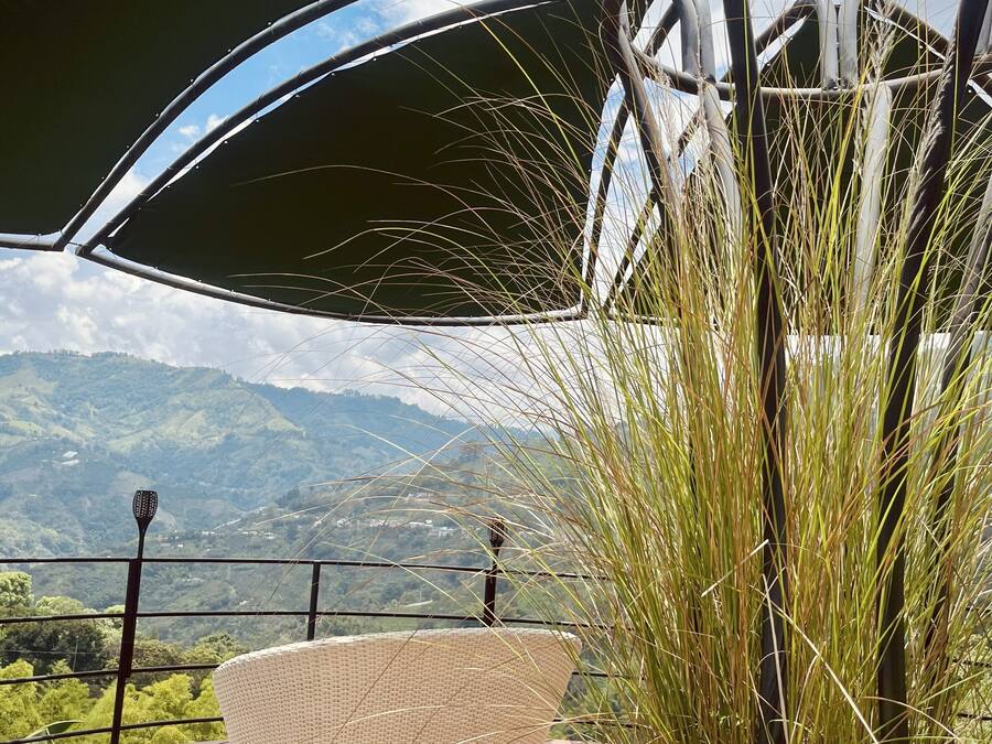 Bangalô luxo, varanda, vista para a montanha | Área de estar
