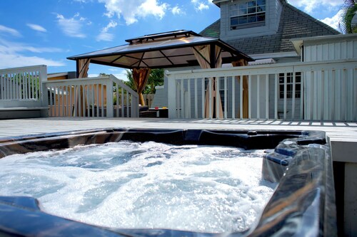 Cozy 4-bedroom house with pool in Hollywood