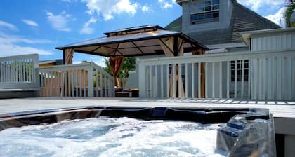 Cozy 4-bedroom house with pool in Hollywood