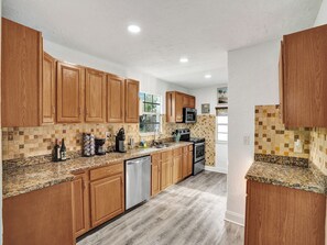 Micro-ondas, fogão, cooktop, lava-louças