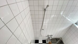 Haartrockner, Bidet, Handtücher, Seife