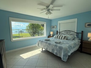 5 bedrooms, desk, iron/ironing board, travel cot - Lake Sirena Retreat, 5 BR Lakefront Oasis w/Pool, Kayaks, Sauna, Paddle Boards (Lake Placid)