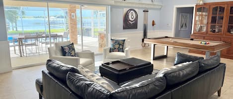 Smart TV, fireplace, table football, ping pong