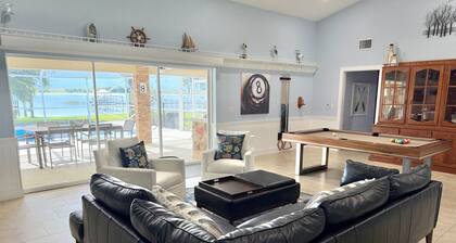 Lake Sirena Retreat, 5 BR Lakefront Oasis w/Pool, Kayaks, Sauna, Paddle Boards