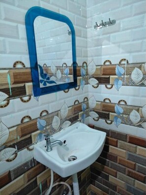 Familien-Doppelzimmer, Gartenblick | Badezimmer