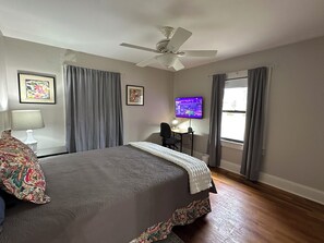 3 bedrooms, desk, free WiFi, bed sheets