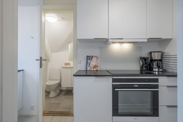 K�ühlschrank, Mikrowelle, Ofen, Herdplatte