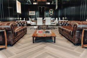 Interior - Walking distance to bar & restaurants, cool laid-back vibe with pool table! (Jamestown)