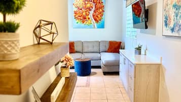 Smart TV, fireplace, books, stereo