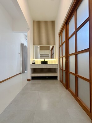 Villa Garden | Bathroom