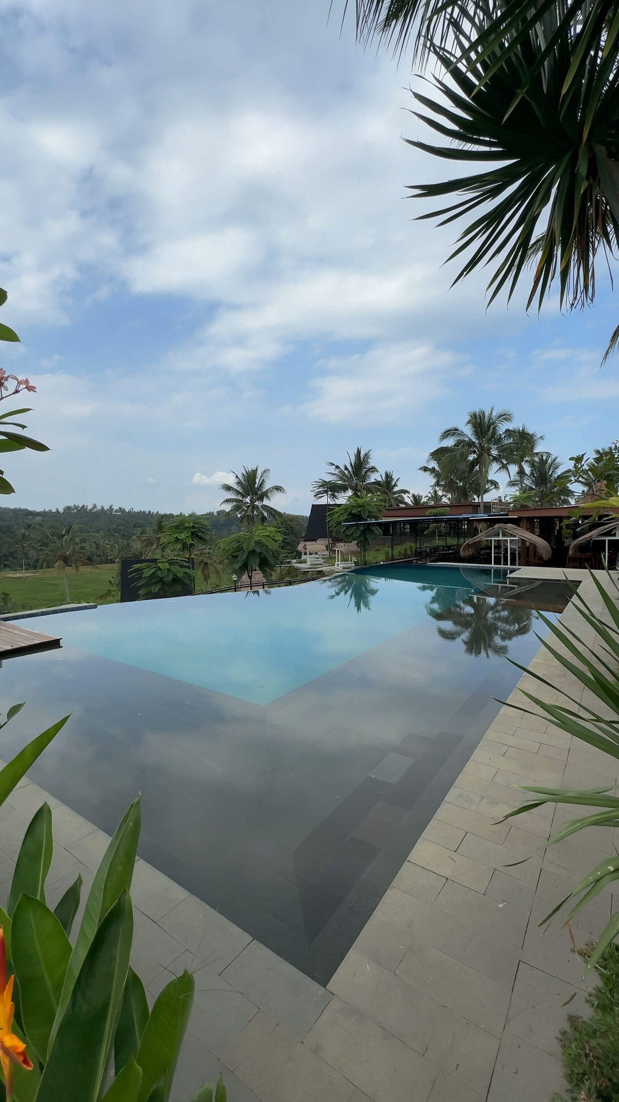 8 piscinas al aire libre