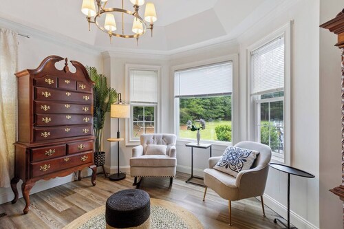 Family Poolside Oasis & Guest Suite 5BR/4BA & YARD