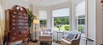 Family Poolside Oasis & Guest Suite 5BR/4BA & YARD