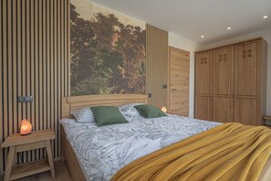 3 bedrooms, iron/ironing board, free WiFi, bed sheets