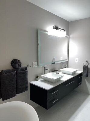 Dusche, Handtücher, Seife, Toilettenpapier