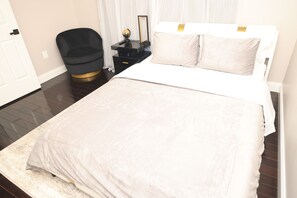6 bedrooms, iron/ironing board, WiFi - The Royal Estate (Fort Washington)