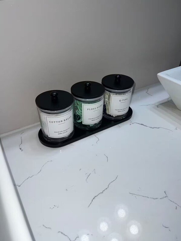 Dusche, Handtücher, Seife, Toilettenpapier