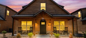 Lake View Cabin w Walking Trail to Table Rock-Free Tickets to Sdc & More-Firepit Table