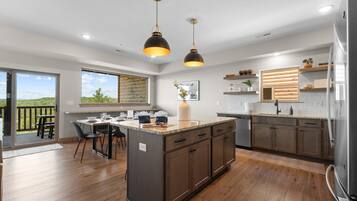 冰箱、微波炉、烤箱、炉灶