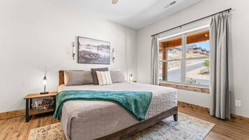 4 bedrooms, iron/ironing board, free WiFi, bed sheets