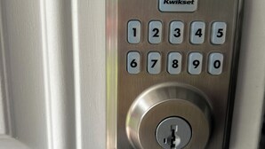 Uklassifisert bilde, 3 av 7, knapp