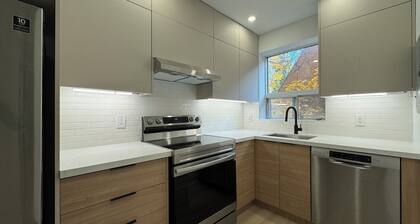 Leaside 2BR with parking and laundry, family and pet friendly neighbourhood