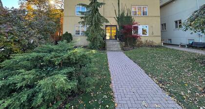 Leaside 2BR with parking and laundry, family and pet friendly neighbourhood