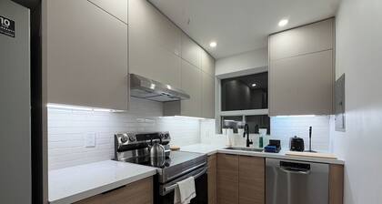 Leaside 2BR with parking and laundry, family and pet friendly neighbourhood