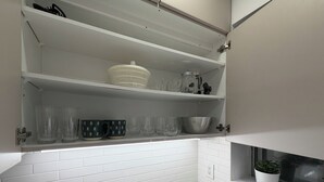 A kitchen with white cabinets, a white tiled backsplash, and a countertop with a cork mat. - Leaside 2BR with parking and laundry, family and pet friendly neighbourhood (Toronto)